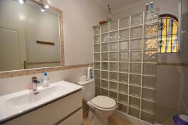 FABULOUS 3 BEDROOM TOWNHOUSE WITH COMMUNAL POOL AND LAKE VIEWS