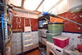 FABULOUS 3 BEDROOM TOWNHOUSE WITH COMMUNAL POOL AND LAKE VIEWS