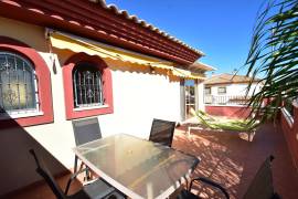 FABULOUS 3 BEDROOM TOWNHOUSE WITH COMMUNAL POOL AND LAKE VIEWS