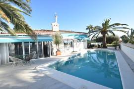 FABULOSA VILLA MODERNA EN EL CENTRO DE CIUDAD QUESADA