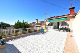 FANTÁSTICA Y ESPACIOSA CASA ADOSADA CON GARAJE Y APARTAMENTO DE INVITADOS