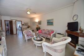 FANTÁSTICA Y ESPACIOSA CASA ADOSADA CON GARAJE Y APARTAMENTO DE INVITADOS FANTÁSTICA Y ESPACIOSA CASA ADOSADA CON GARAJE Y APARTAMENTO DE INVITADOS