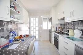 FANTÁSTICA Y ESPACIOSA CASA ADOSADA CON GARAJE Y APARTAMENTO DE INVITADOS FANTÁSTICA Y ESPACIOSA CASA ADOSADA CON GARAJE Y APARTAMENTO DE INVITADOS