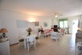 FANTÁSTICA Y ESPACIOSA CASA ADOSADA CON GARAJE Y APARTAMENTO DE INVITADOS FANTÁSTICA Y ESPACIOSA CASA ADOSADA CON GARAJE Y APARTAMENTO DE INVITADOS