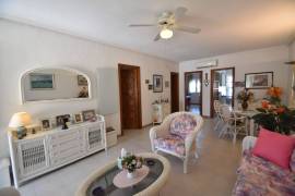 FANTÁSTICA Y ESPACIOSA CASA ADOSADA CON GARAJE Y APARTAMENTO DE INVITADOS FANTÁSTICA Y ESPACIOSA CASA ADOSADA CON GARAJE Y APARTAMENTO DE INVITADOS