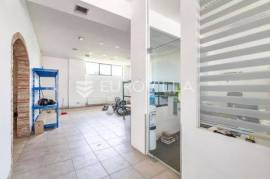 Lučko, skladišni prostor u sklopu poslovnog centra, 140 m2