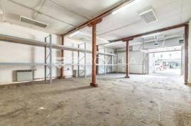 Lučko, storage space within a business center, 210 m2