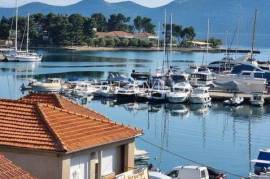 Zadar, Veli Iž, renovated stone house near the sea