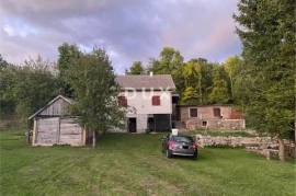 KORENICA, VISUĆ - OPPORTUNITY! Large property with legal building