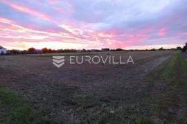 Varaždin, Hrašćica, building land with a total area of 621 m²