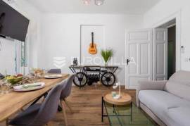 Opatija, renovated apartment, 100 m², second row from the sea, two balconies.