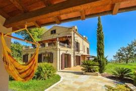 Elegant country house with pool and sea view near Lapedona - Marche