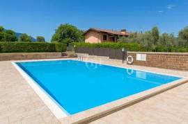 Refined apartment with large private garden