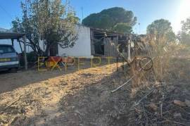 Single-storey 3-bedroom house with land in Santa Catarina, Tavira, Algarve.