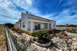 Nice 3 Bedroom Single Story Villa in Rogil