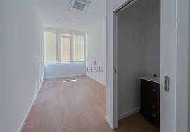 Plaza Madeira – Modern Office for Sale or Lease