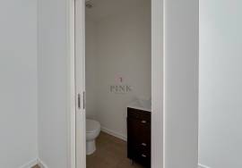 Plaza Madeira – Modern Office for Sale or Lease