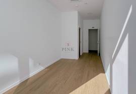 Plaza Madeira – Modern Office for Sale or Lease