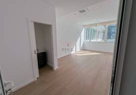 Plaza Madeira – Modern Office for Sale or Lease