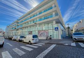 Plaza Madeira – Modern Office for Sale or Lease