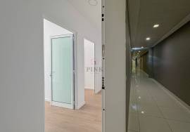 Plaza Madeira – Modern Office for Sale or Lease
