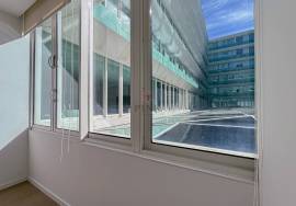 Plaza Madeira – Modern Office for Sale or Lease