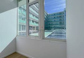 Plaza Madeira – Modern Office for Sale or Lease