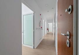 Plaza Madeira – Modern Office for Sale or Lease