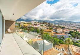 Leasehold | 2 Bedroom Apartment | Swimming Pool | Center | Funchal View | Madeira Island |