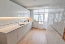 Apartamento T2 em Benfica com Excelente Luminosidade Natural