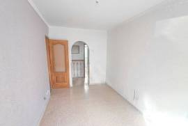 Apartamento T2 em Benfica com Excelente Luminosidade Natural