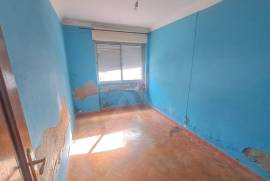 Apartamento T2 em Benfica com Excelente Luminosidade Natural