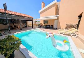 Detached 5 bedroom villa with pool and sauna - Fernão Ferro