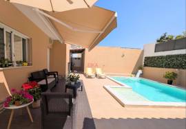 Detached 5 bedroom villa with pool and sauna - Fernão Ferro