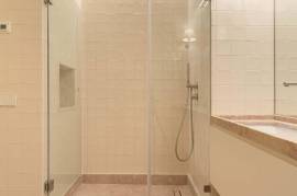 Lisbon - Principe Real and Liberdade magnificent T1 completely renovated with 22m2 of terraces