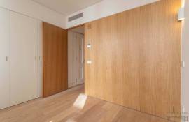 Lisbon - Principe Real and Liberdade magnificent T1 completely renovated with 22m2 of terraces