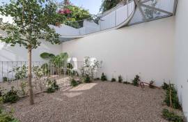 Lisbon - Principe Real and Liberdade magnificent T1 completely renovated with 22m2 of terraces