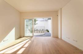 Lisbon - Principe Real and Liberdade magnificent T1 completely renovated with 22m2 of terraces