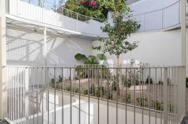 Lisbon - Principe Real and Liberdade magnificent T1 completely renovated with 22m2 of terraces
