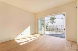Lisbon - Principe Real and Liberdade magnificent T1 completely renovated with 22m2 of terraces