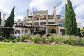 Luxury 2-Bedroom Ground Floor Apartment with Terrace and Premium Finishes Luxury 2-Bedroom Ground Floor Apartment with Terrace and Premium Finishes