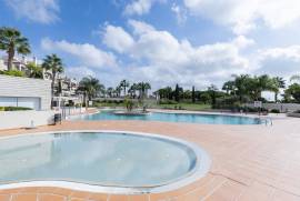 Luxury 2-Bedroom Ground Floor Apartment with Terrace and Premium Finishes Luxury 2-Bedroom Ground Floor Apartment with Terrace and Premium Finishes