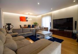 4 Bedroom Triplex Apartment, Qtª do Bosque, Viseu