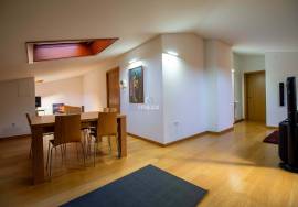 4 Bedroom Triplex Apartment, Qtª do Bosque, Viseu