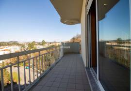 4 Bedroom Triplex Apartment, Qtª do Bosque, Viseu