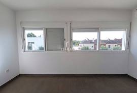 Your new home in Bormujos awaits you! Duplex with terrace, garage and storage room. Ideal for young couples.