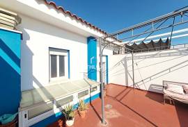 Your new home in Bormujos awaits you! Duplex with terrace, garage and storage room. Ideal for young couples.