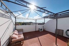 Your new home in Bormujos awaits you! Duplex with terrace, garage and storage room. Ideal for young couples.