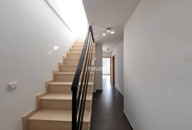 Your new home in Bormujos awaits you! Duplex with terrace, garage and storage room. Ideal for young couples.