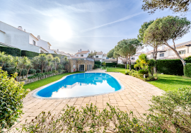 Furnished 4 bedroom villa in a private condominium with swimming pool